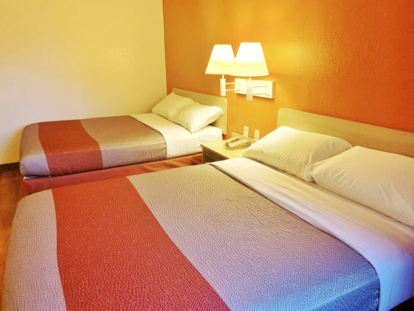 motel 6 hotel room