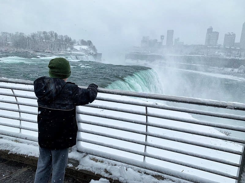 winter in niagara falls usa