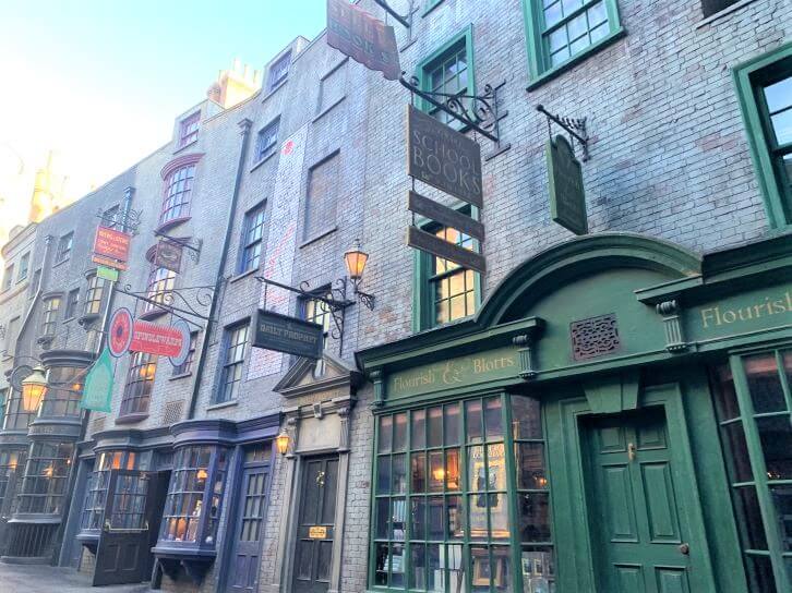 streets of diagon alley at universal studios.