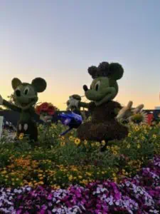 cropped-epcot-2-days-at-disney-world-topiaries.jpg