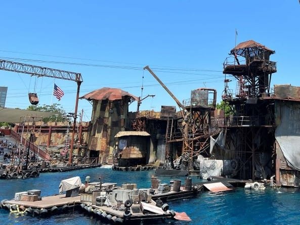 one day at universal studios hollywood waterworld