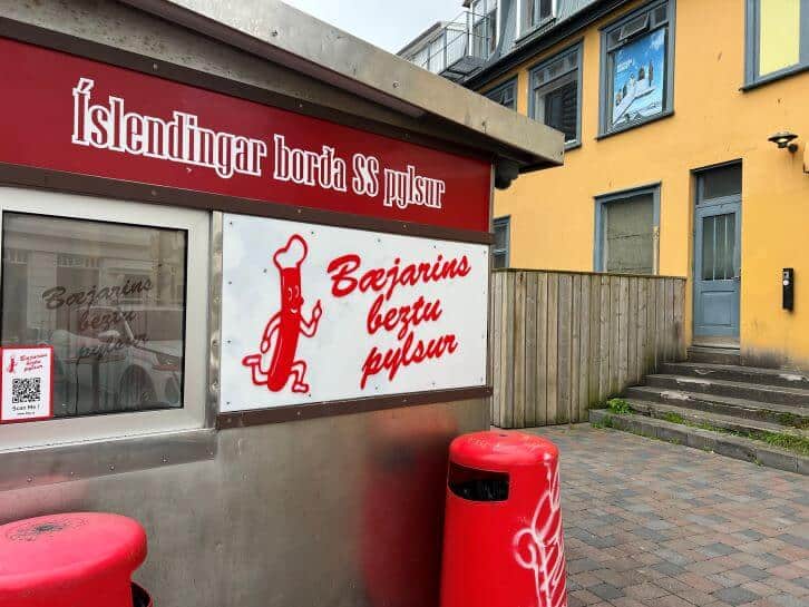 iceland hotdog in reykyavik
