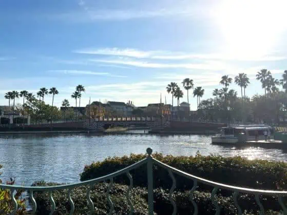how to get from epcot to hollywood studios water taxis