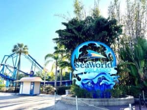 entrance to seaworld orlando