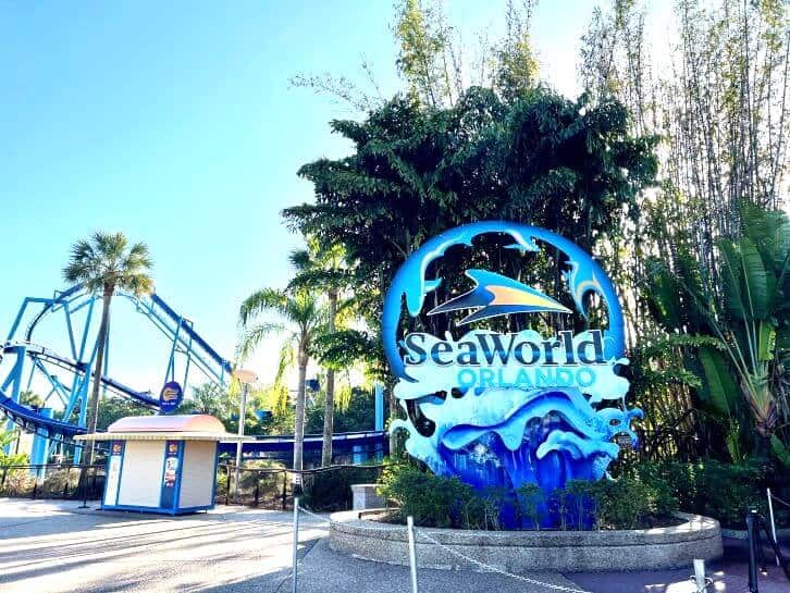entrance to seaworld orlando