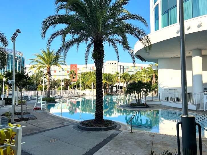 pool at aventura