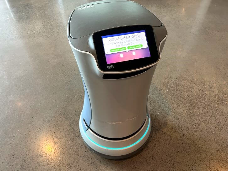 robot assistant at aventura