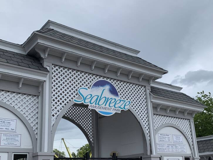 exterior seabreeze sign