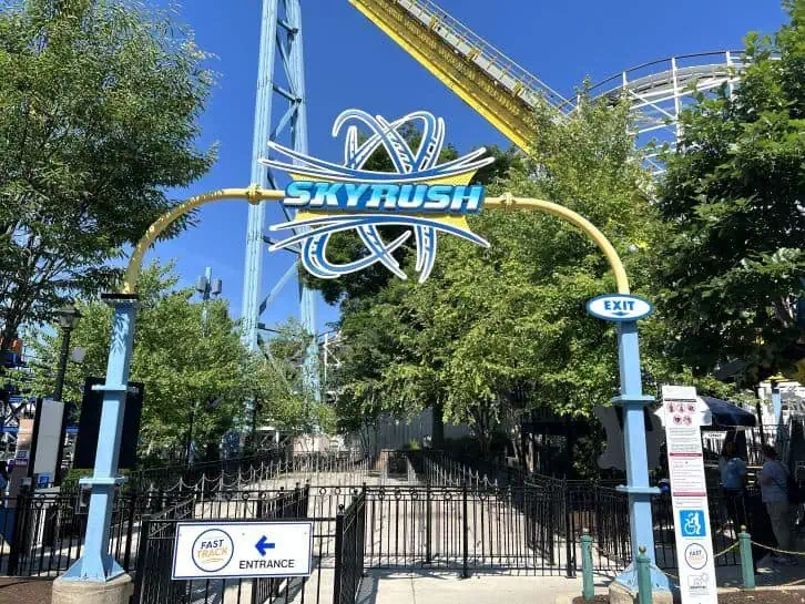 skyrush fast track entrance at hersheypark