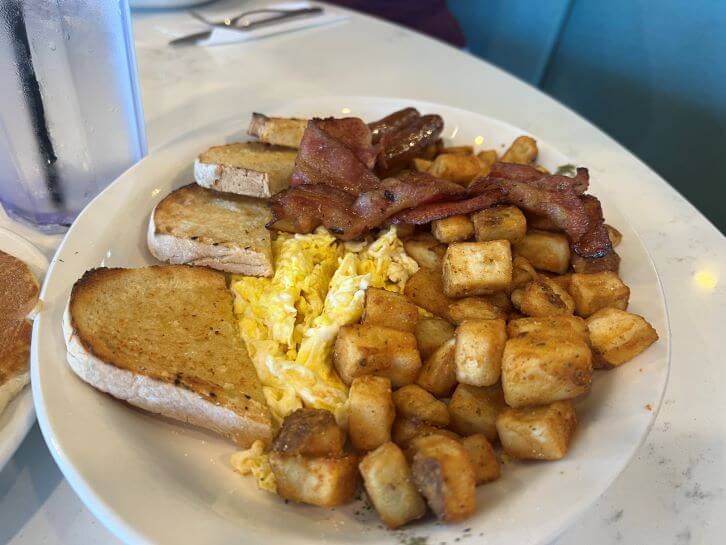 breakfast at flying saucer restaurant