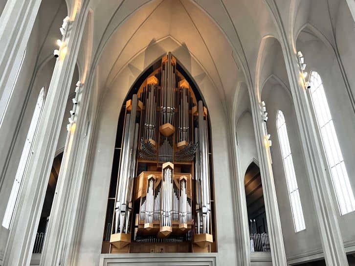 inside Hallgrimskirkja