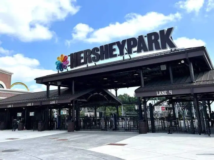 hersheypark entrance in hershey pa