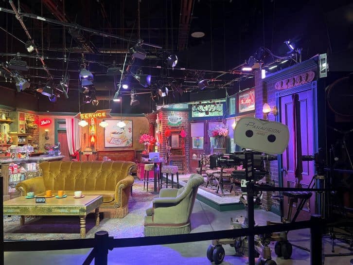 friends couch at warner bros studio tour hollywood