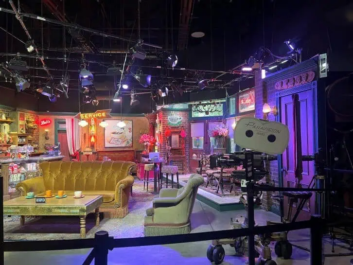 friends couch at warner bros studio tour hollywood