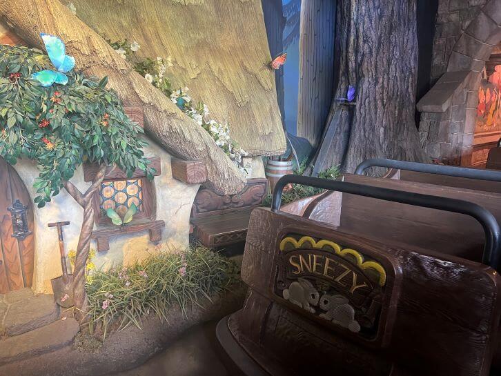 ride vehicle for snow white at disneyland california