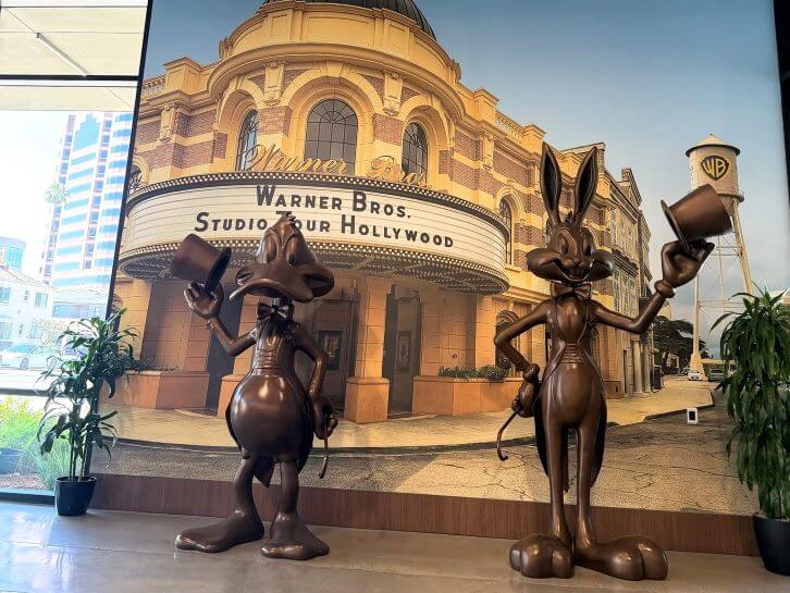 warner bros studio tour hollywood entrance looney tunes