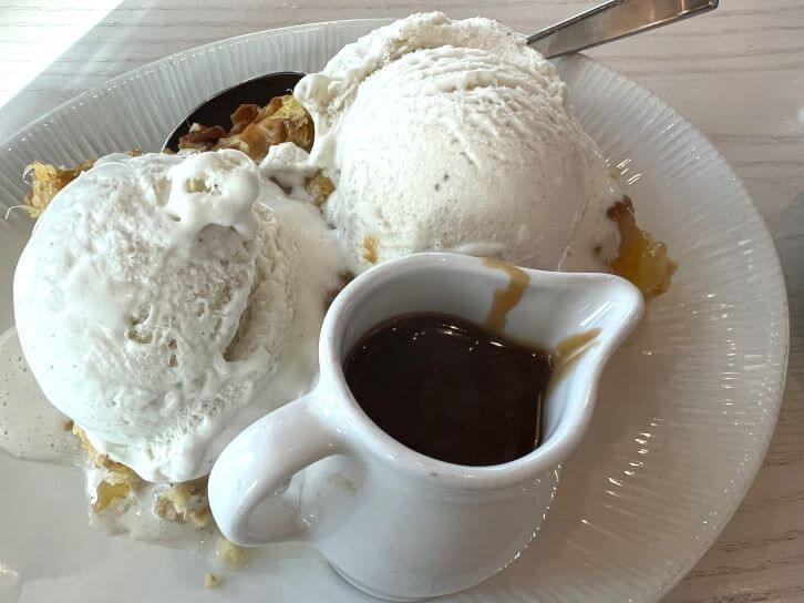 dessert at sebastians bistro at caribbean beach resort