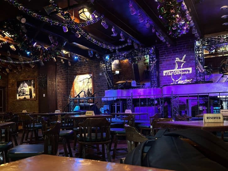 pat obriens at universal citywalk dining area