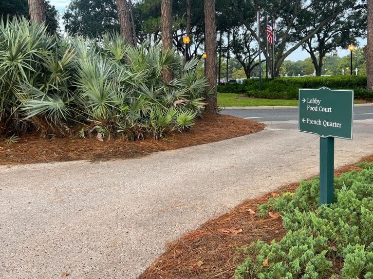walking path from port orleans riverside to port orleans french quarter